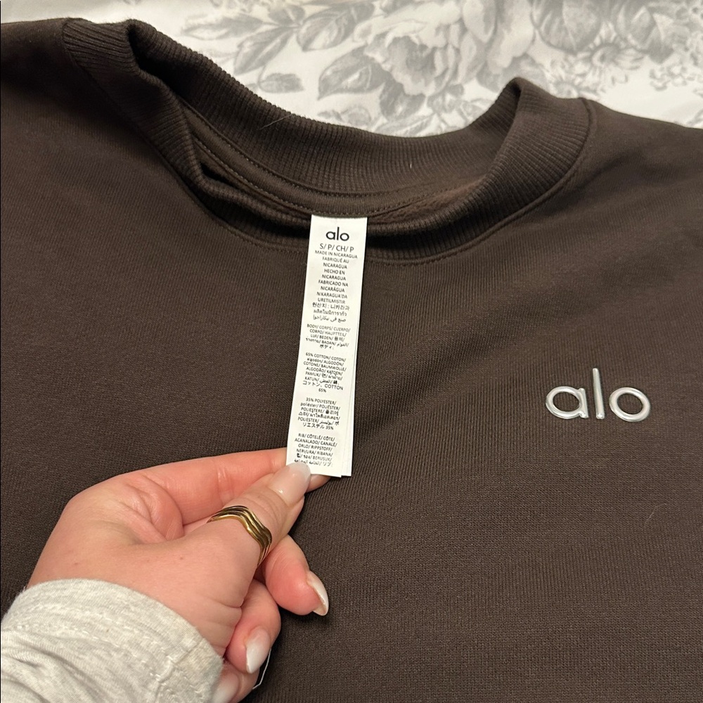ALO Yoga Crewneck Sweater - Picture 3 of 3